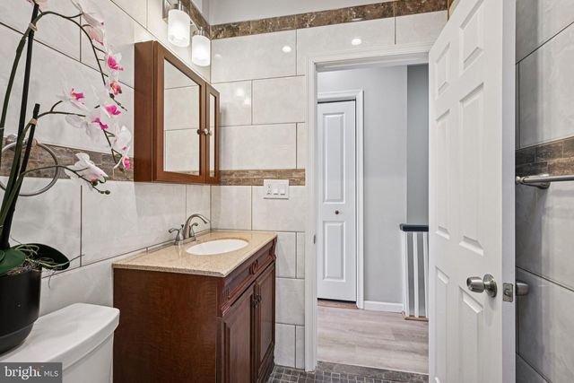 1912 S 9TH ST, Philadelphia, PA 19148