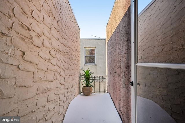 1912 S 9TH ST, Philadelphia, PA 19148