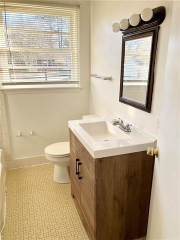 1037 Mountain View Rd, Conyers, GA 30012