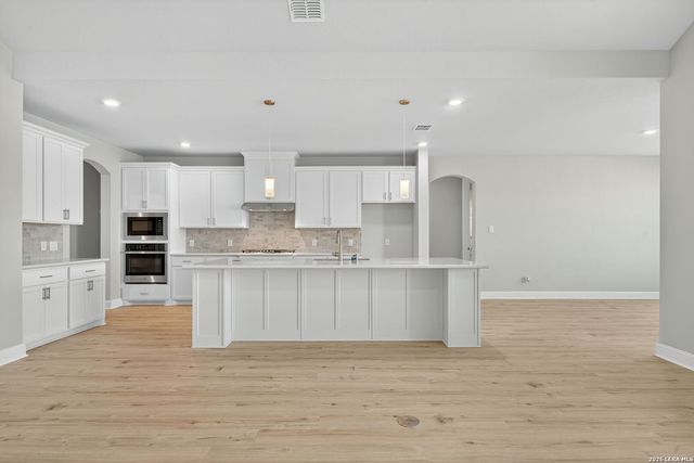 176 Janice, Castroville, TX 78009