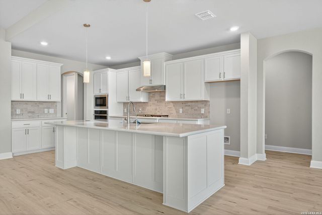 176 Janice, Castroville, TX 78009