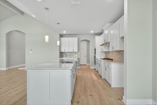 176 Janice, Castroville, TX 78009