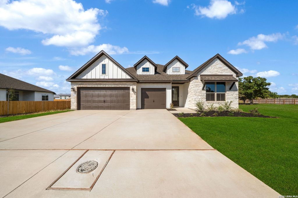 176 Janice, Castroville, TX 78009