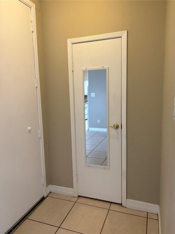 1881 Bering Drive 31, Houston, TX 77057