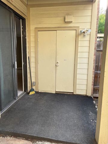 1881 Bering Drive 31, Houston, TX 77057