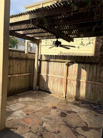 1881 Bering Drive 31, Houston, TX 77057