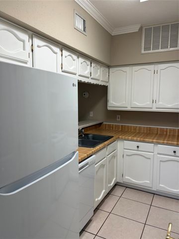 1881 Bering Drive 31, Houston, TX 77057