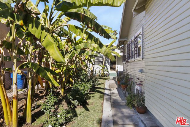 1451 W 37th Drive, Los Angeles, CA 90018