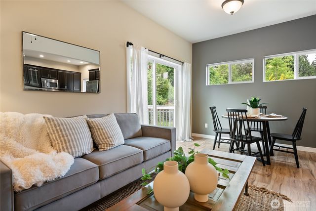 7270 E Grandview Street, Port Orchard, WA 98366