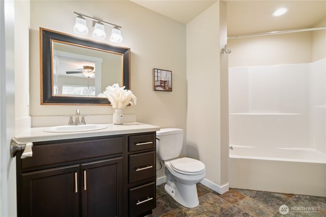 7270 E Grandview Street, Port Orchard, WA 98366