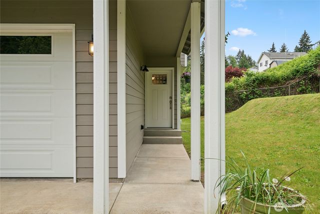 7270 E Grandview Street, Port Orchard, WA 98366