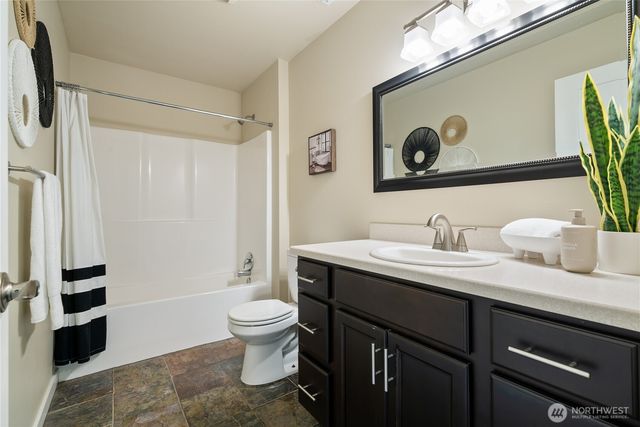 7270 E Grandview Street, Port Orchard, WA 98366