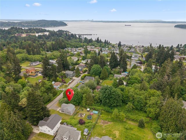7270 E Grandview Street, Port Orchard, WA 98366