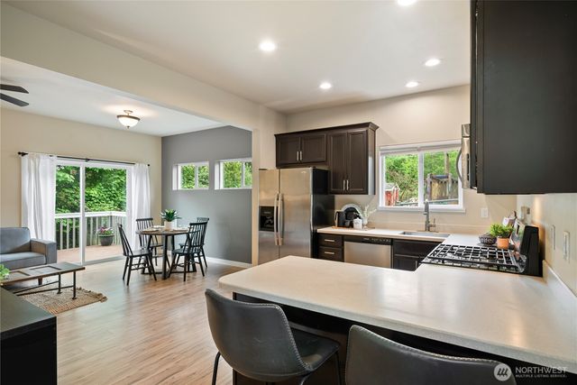7270 E Grandview Street, Port Orchard, WA 98366