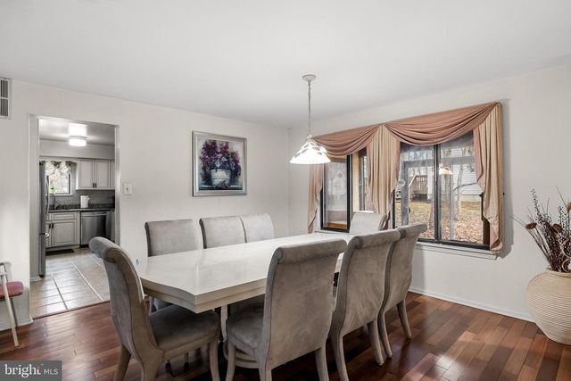 6 HAZEL AVE, Voorhees, NJ 08043