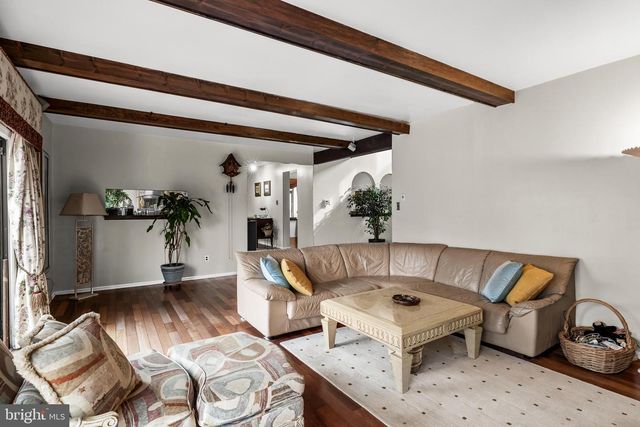 6 HAZEL AVE, Voorhees, NJ 08043