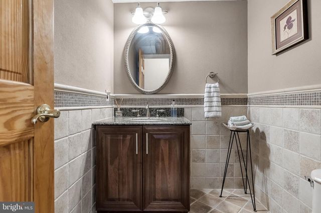 6 HAZEL AVE, Voorhees, NJ 08043