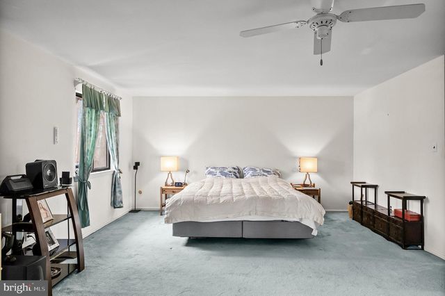 6 HAZEL AVE, Voorhees, NJ 08043