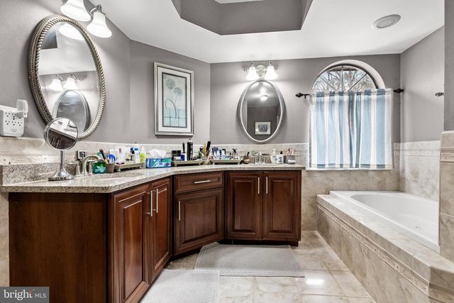 6 HAZEL AVE, Voorhees, NJ 08043