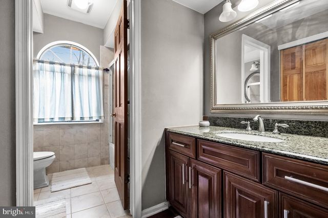 6 HAZEL AVE, Voorhees, NJ 08043