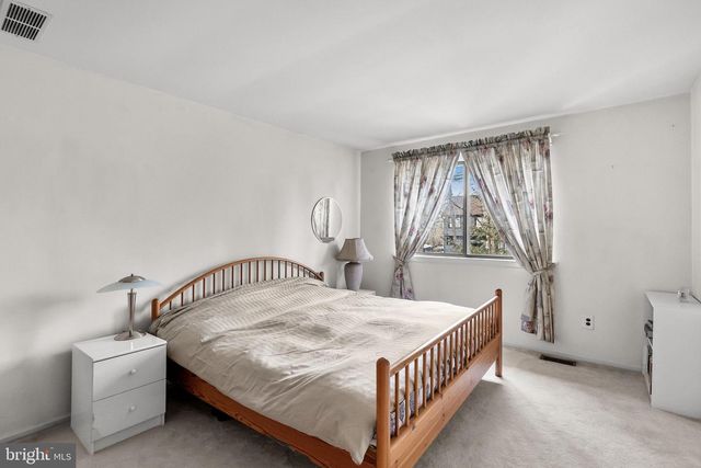 6 HAZEL AVE, Voorhees, NJ 08043