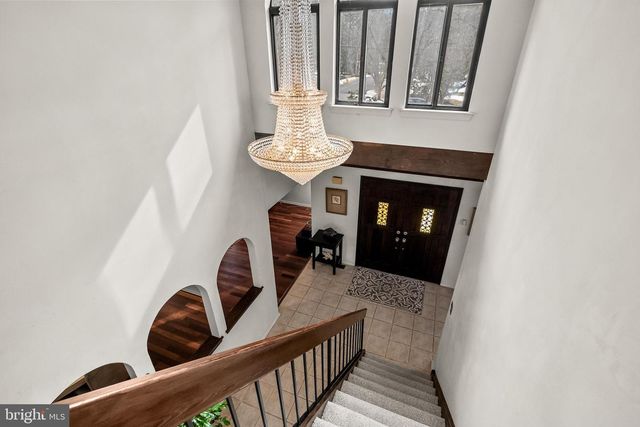 6 HAZEL AVE, Voorhees, NJ 08043