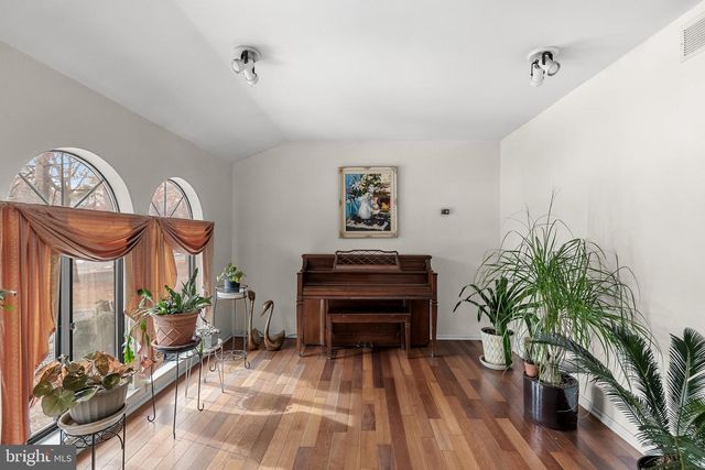 6 HAZEL AVE, Voorhees, NJ 08043