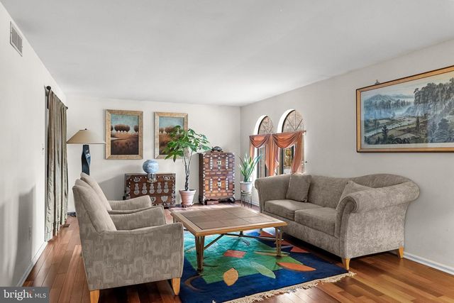 6 HAZEL AVE, Voorhees, NJ 08043