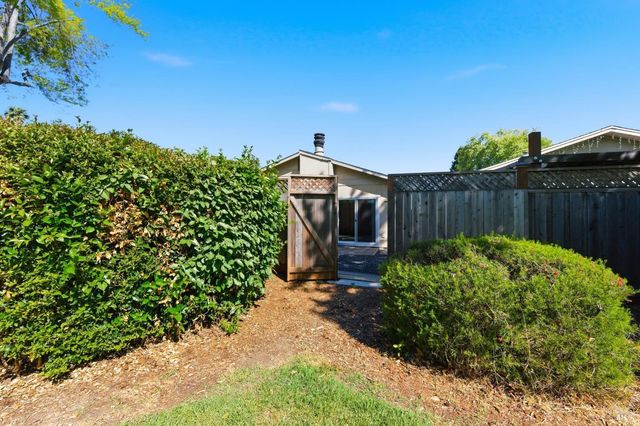 2446 Micawber Ln, Santa Rosa, CA 95401