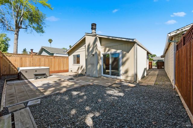 2446 Micawber Ln, Santa Rosa, CA 95401