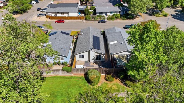 2446 Micawber Ln, Santa Rosa, CA 95401
