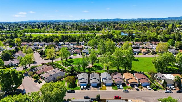 2446 Micawber Ln, Santa Rosa, CA 95401