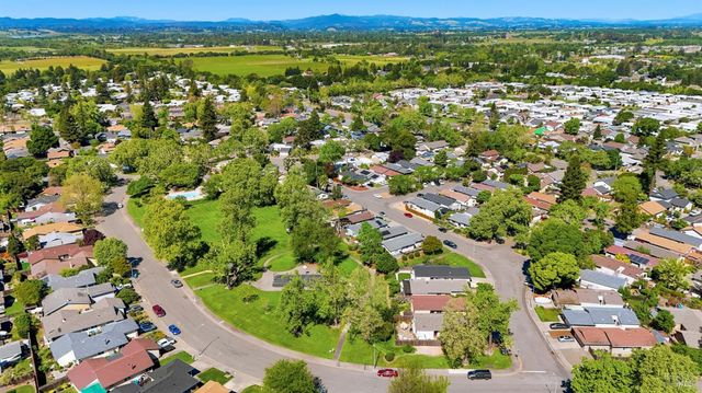 2446 Micawber Ln, Santa Rosa, CA 95401