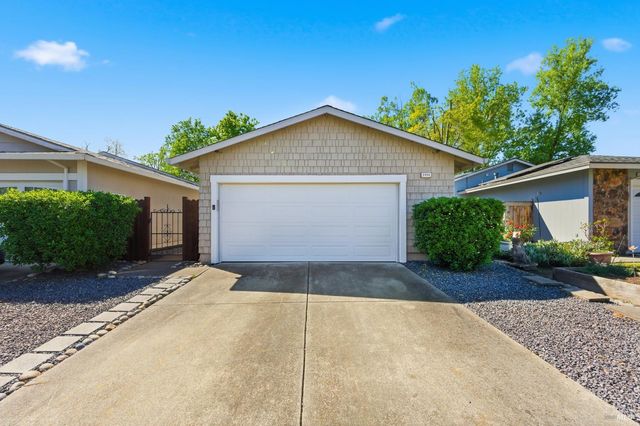 2446 Micawber Ln, Santa Rosa, CA 95401