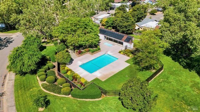 2446 Micawber Ln, Santa Rosa, CA 95401