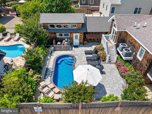204 SECOND ST, Beach Haven, NJ 08008