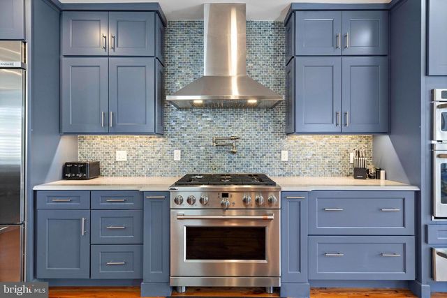 204 SECOND ST, Beach Haven, NJ 08008