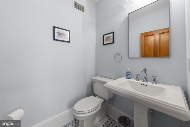 204 SECOND ST, Beach Haven, NJ 08008