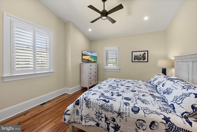 204 SECOND ST, Beach Haven, NJ 08008