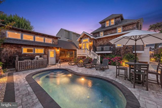204 SECOND ST, Beach Haven, NJ 08008