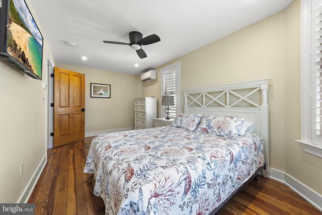 204 SECOND ST, Beach Haven, NJ 08008