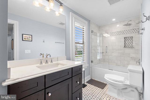 204 SECOND ST, Beach Haven, NJ 08008