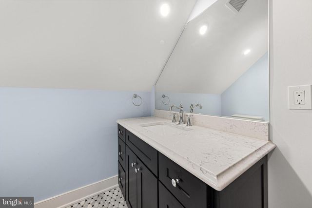 204 SECOND ST, Beach Haven, NJ 08008