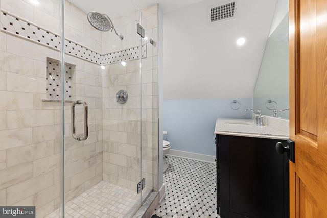 204 SECOND ST, Beach Haven, NJ 08008