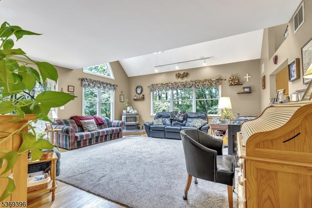 18 Hickory Run Rd, Lebanon Twp., NJ 07830