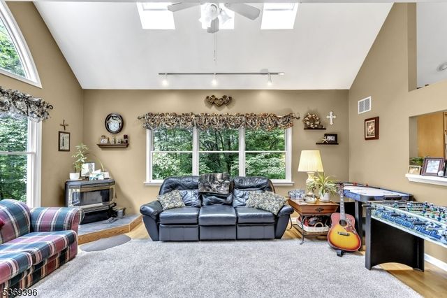 18 Hickory Run Rd, Lebanon Twp., NJ 07830