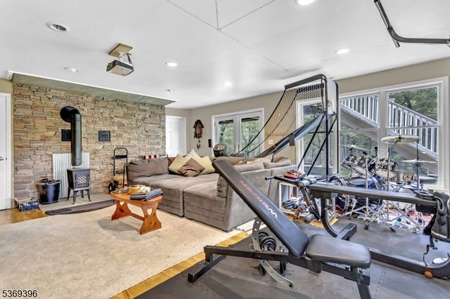 18 Hickory Run Rd, Lebanon Twp., NJ 07830