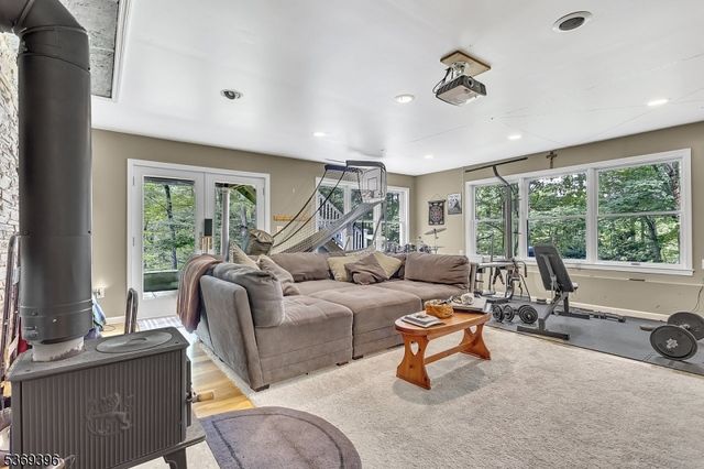 18 Hickory Run Rd, Lebanon Twp., NJ 07830