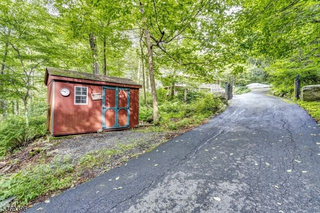 18 Hickory Run Rd, Lebanon Twp., NJ 07830