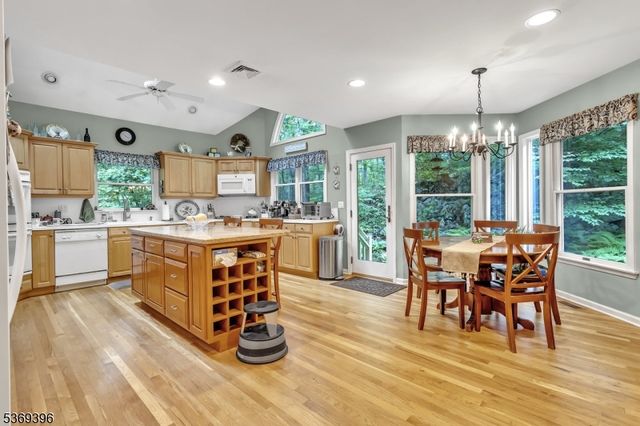 18 Hickory Run Rd, Lebanon Twp., NJ 07830